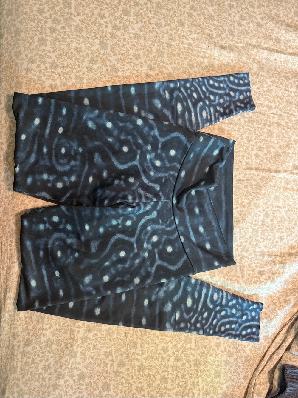 Waterlust Whale Shark Legging - Picture 2 of 3